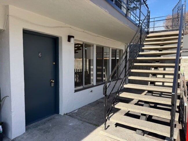 1728 Broadway in Redwood City, CA - Building Photo - Building Photo