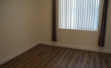 7163 S Durango Dr in Las Vegas, NV - Building Photo - Building Photo