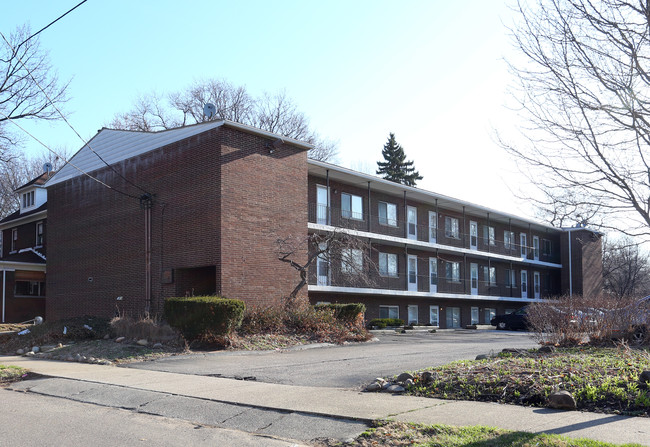 Ryan House in Akron, OH - Foto de edificio - Building Photo