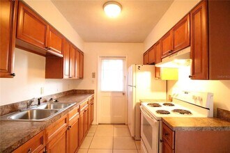 3827 NE 13th Dr in Gainesville, FL - Building Photo - Building Photo
