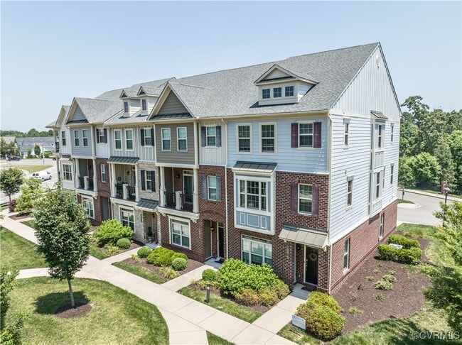 property at 10918 Parkshire Ln