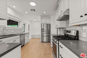 8467 4th St in Los Angeles, CA - Building Photo - Building Photo