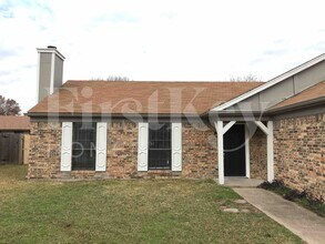 2510 Bentley Dr in Grand Prairie, TX - Building Photo - Building Photo