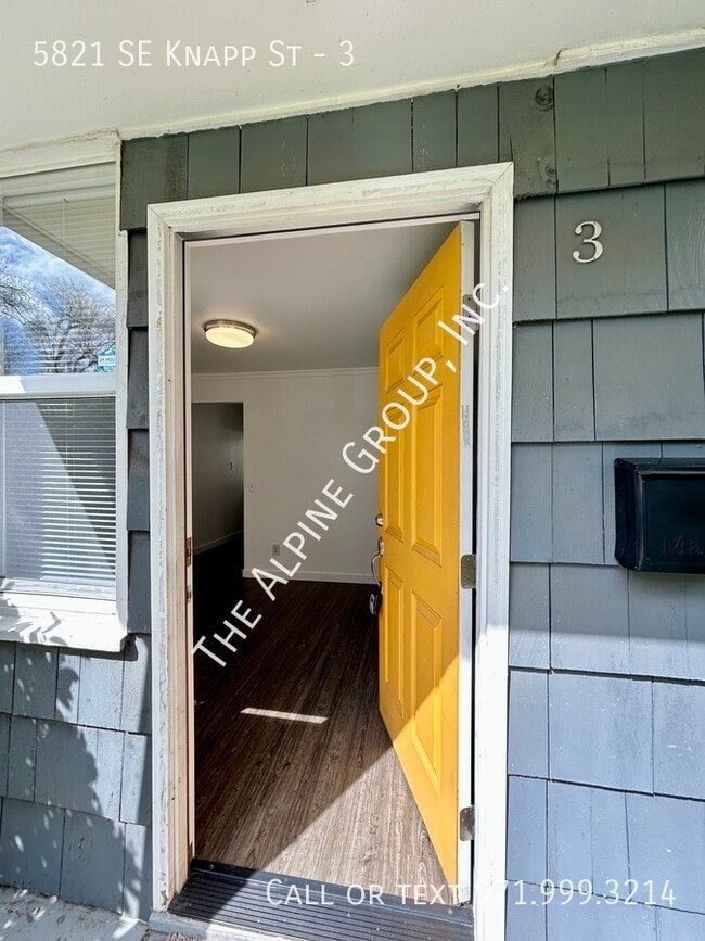 5821 SE Knapp St in Portland, OR - Foto de edificio - Building Photo