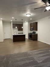 15135 S Reins Wy in Bluffdale, UT - Foto de edificio - Building Photo