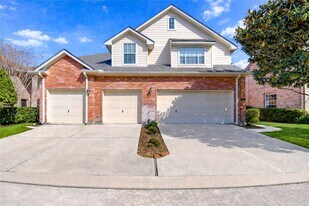 1115 Enclave Square E in Houston, TX - Building Photo