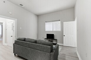 314 W Cevallos in San Antonio, TX - Building Photo