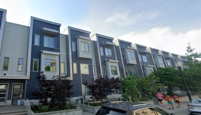 property at 106 Liverpool St