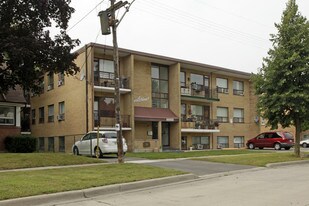 36 Crestview Ave in Brampton, ON - Building Photo