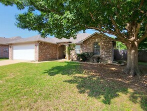 916 Silver Streak Dr in Saginaw, TX - Building Photo - Building Photo