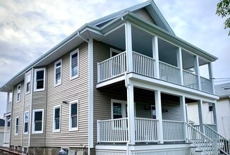 114 W Elm Ave in Quincy, MA - Building Photo - Building Photo