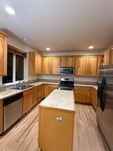 13243 124th Ct NE in Kirkland, WA - Foto de edificio - Building Photo