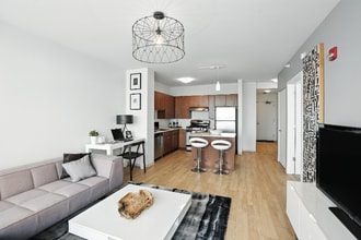 337 E Wacker Dr in Chicago, IL - Foto de edificio - Building Photo