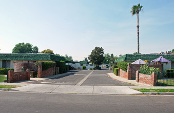 637 W Cambridge Ave in Fresno, CA - Building Photo - Building Photo