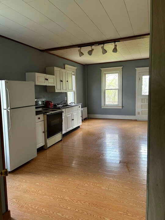 92 Farview St in Carbondale, PA - Building Photo