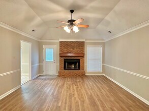 7475 Kingsland Dr in Memphis, TN - Building Photo - Building Photo