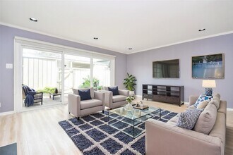 6354 Del Monte Dr in Houston, TX - Building Photo - Building Photo
