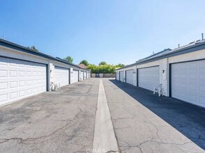 19221 Sherman Way, Unit Unit#7 in Reseda, CA - Building Photo - Building Photo