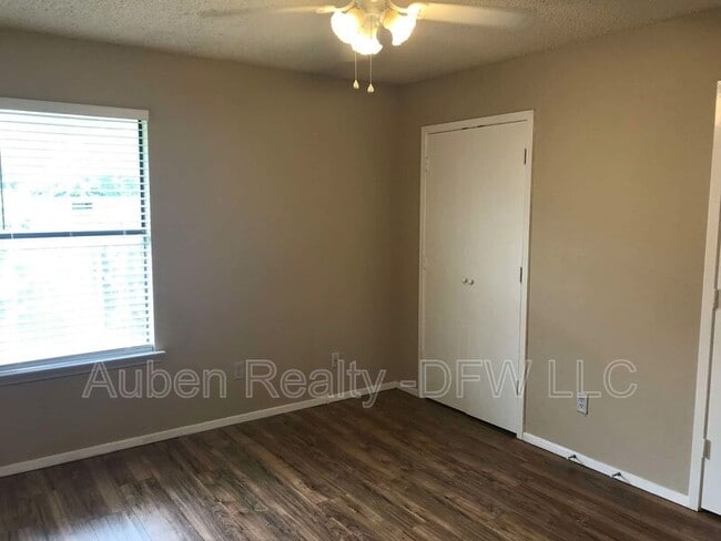 1131 Suburban Dr in Cedar Hill, TX - Building Photo - Building Photo