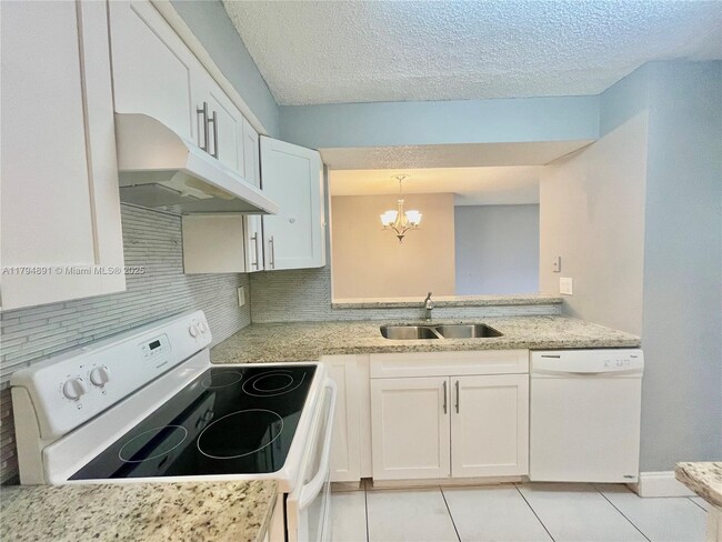 1231 SW 46th Ave in Pompano Beach, FL - Building Photo - Building Photo