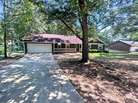 5 Lakeside Dr in Ellenwood, GA - Building Photo