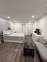 2168 NW 91st St in Miami, FL - Foto de edificio - Building Photo