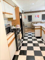 61 6th St, Unit A in Cambridge, MA - Building Photo