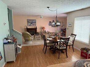 617 13th Ave S in Surfside Beach, SC - Foto de edificio - Building Photo