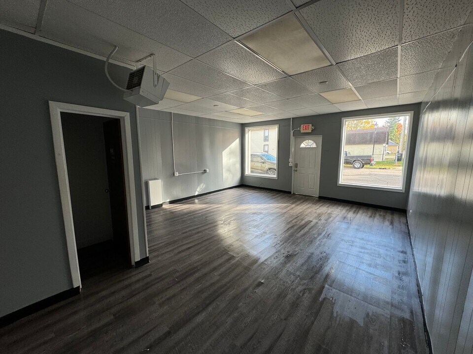 105 W Emeline St in Milford, IN - Building Photo