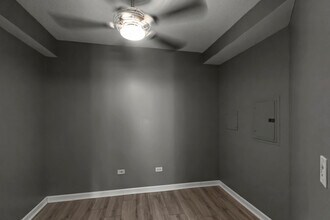 545 N Dearborn St, Unit 1305 in Chicago, IL - Building Photo - Building Photo