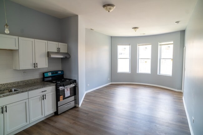 9035 S Exchange Ave in Chicago, IL - Building Photo - Building Photo