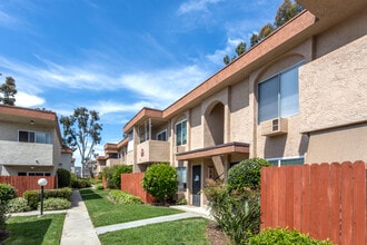 Carroll Canyon Gardens in San Diego, CA - Foto de edificio - Building Photo
