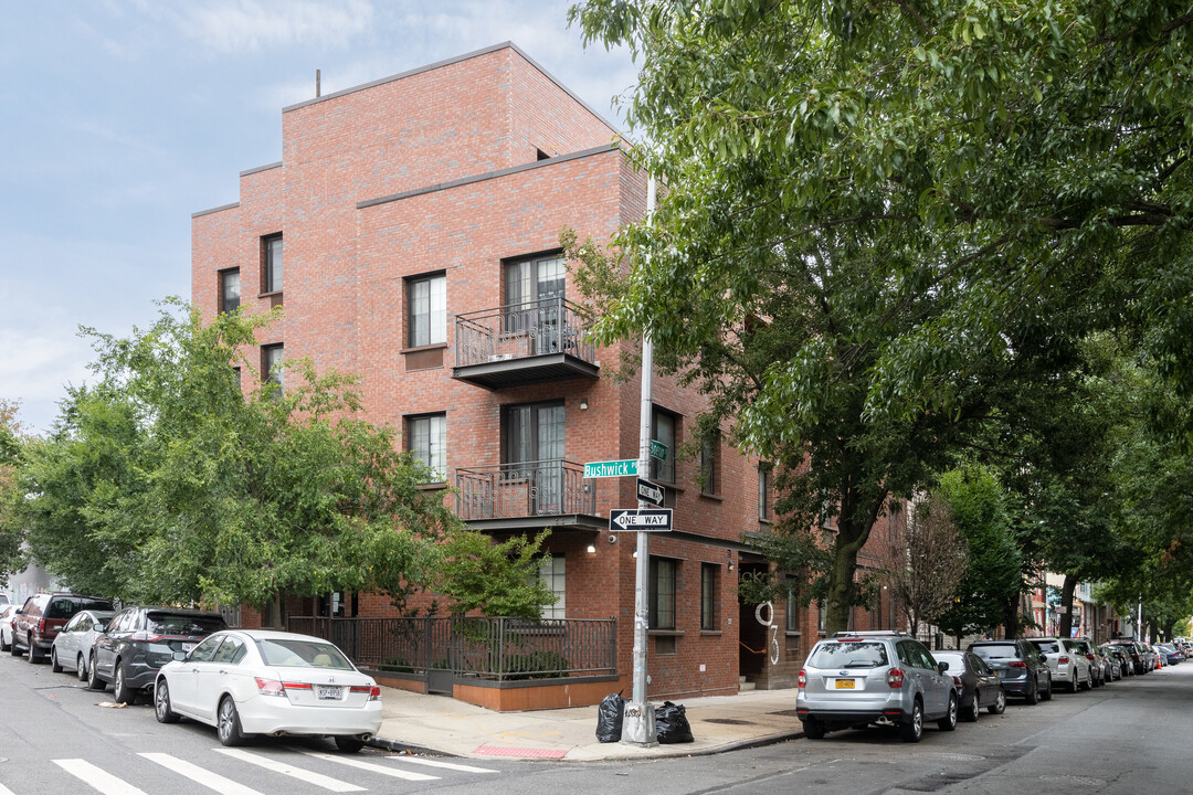 83 Bushwick Pl in Brooklyn, NY - Foto de edificio