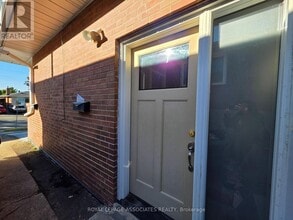 33 Kilbride Rd in Toronto, ON - Building Photo - Building Photo