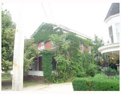 131 W Fourth St in Oswego, NY - Building Photo