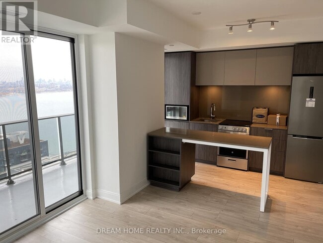 70 Annie Craig Dr in Toronto, ON - Building Photo - Building Photo