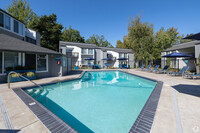 Hidden Oaks Apartments in Portland, OR - Foto de edificio - Building Photo