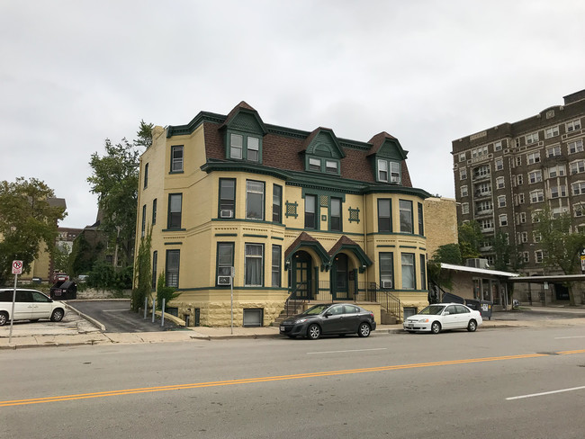 1210 N Van Buren St in Milwaukee, WI - Foto de edificio - Building Photo