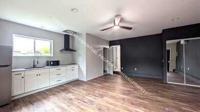 14137 Halper Rd in Poway, CA - Building Photo - Building Photo