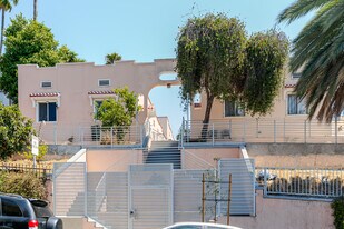 268 4/6 S Coronado St in Los Angeles, CA - Building Photo