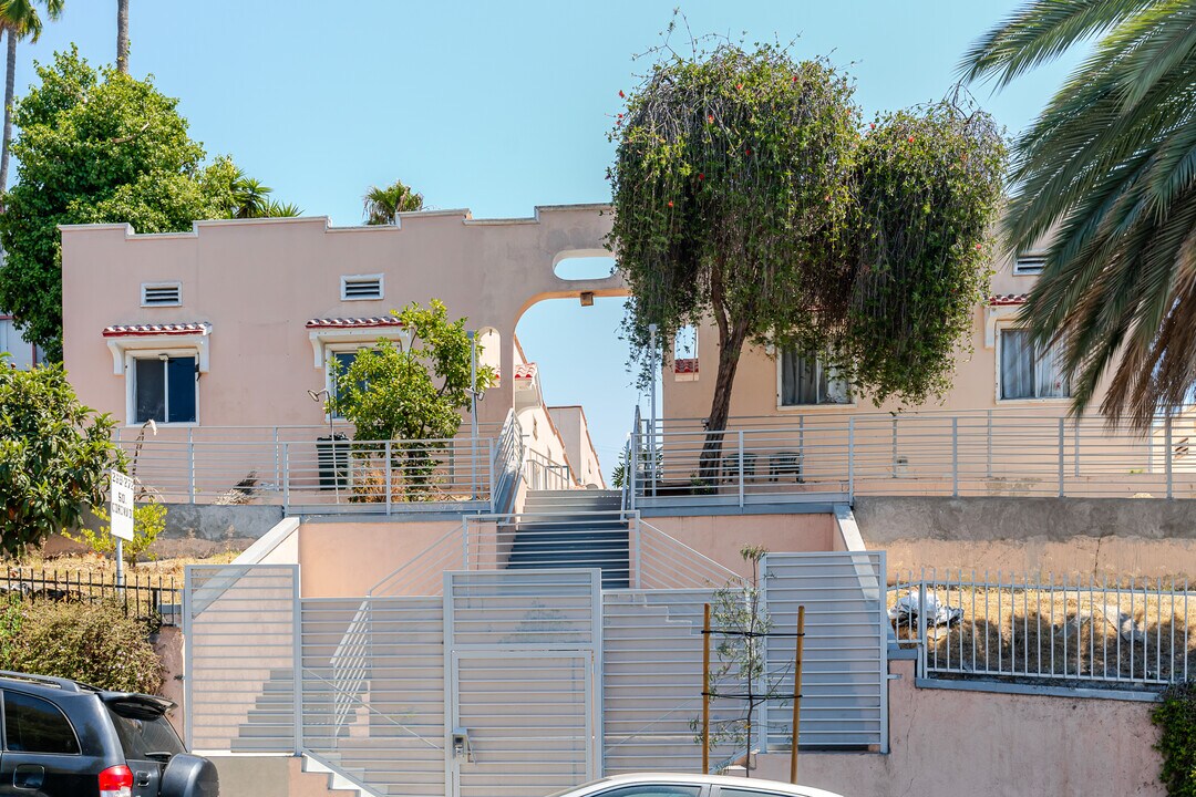 268 4/6 S Coronado St in Los Angeles, CA - Building Photo