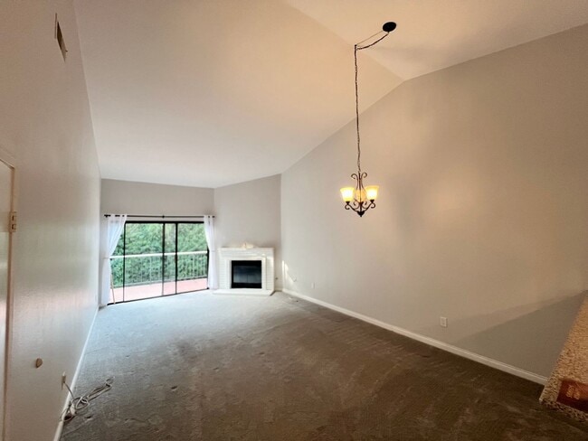 3527 Somerset Way in Carlsbad, CA - Building Photo - Building Photo