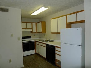 1600 Alexandria Dr in Lexington, KY - Building Photo - Building Photo