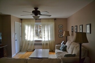 28 Wedgewood Dr in Verona, NJ - Building Photo - Building Photo