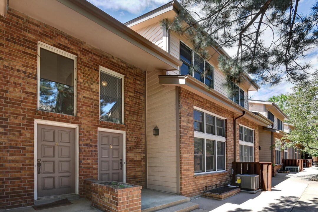 1011 Pennsylvania St-Unit -B in Denver, CO - Foto de edificio
