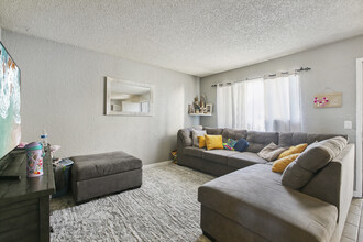 829 Grand Ave in Spring Valley, CA - Foto de edificio - Interior Photo