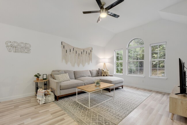property at 5225 Walnut Grove Ct