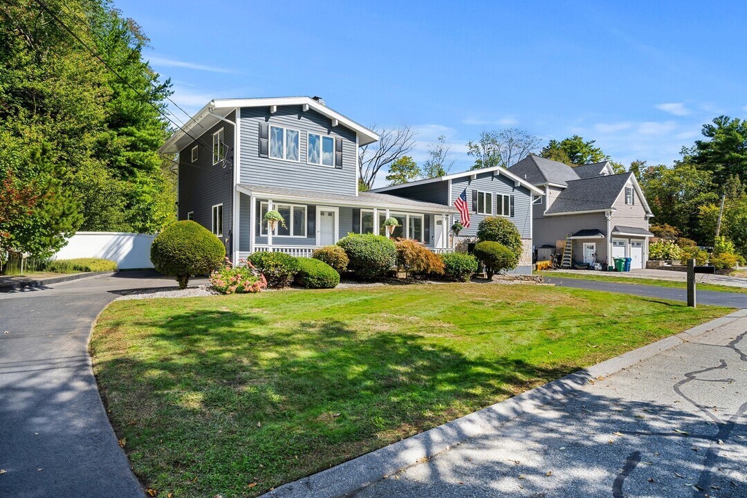 14 Saint Marys Rd in Burlington, MA - Building Photo