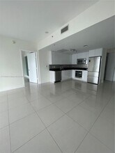92 SW 3rd St, Unit 3203 in Miami, FL - Foto de edificio - Building Photo