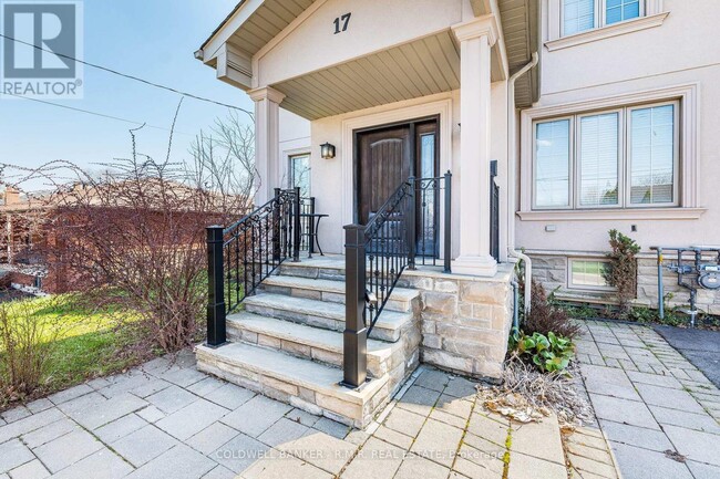 17 Lockheed Blvd in Toronto, ON - Building Photo - Building Photo
